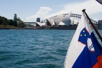 Ciao pred znamenito Sydneysko opero ponosno vije slovensko zastavo /foto:Srečo Pust/